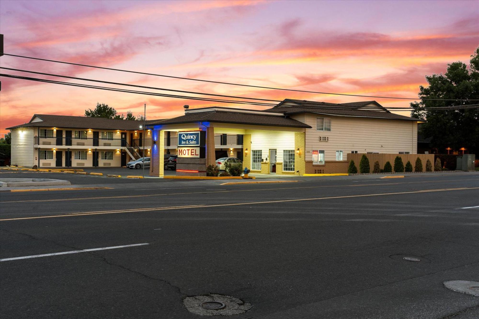 Quincy Inn And Suites Exterior foto